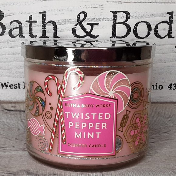 BATH & BODY WORKS        'TWISTED PEPPERMINT'  3~WICK CANDLE DECORATIVE WRAP - Picture 1 of 8